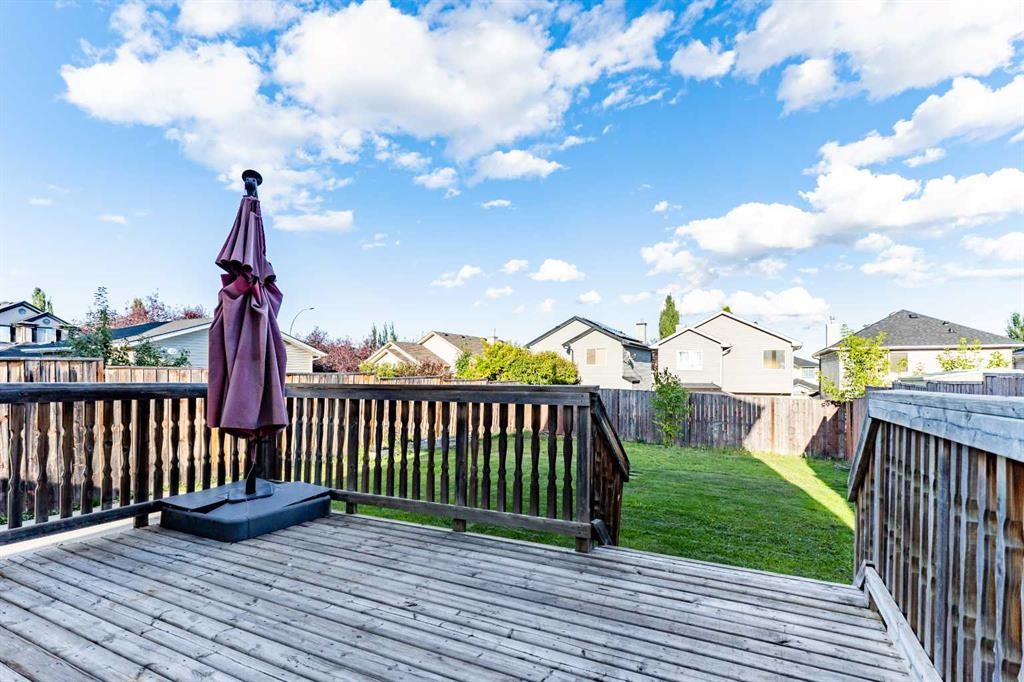 1095 Bridlemeadows Manor Sw, Calgary, AB