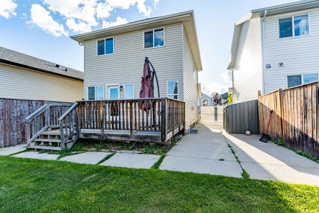 1095 Bridlemeadows Manor Sw, Calgary, AB