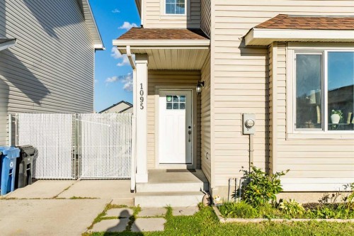 1095 Bridlemeadows Manor Sw, Calgary, AB 