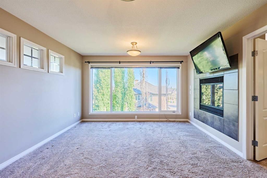 32 Evercreek Bluffs Crescent Sw, Calgary, AB