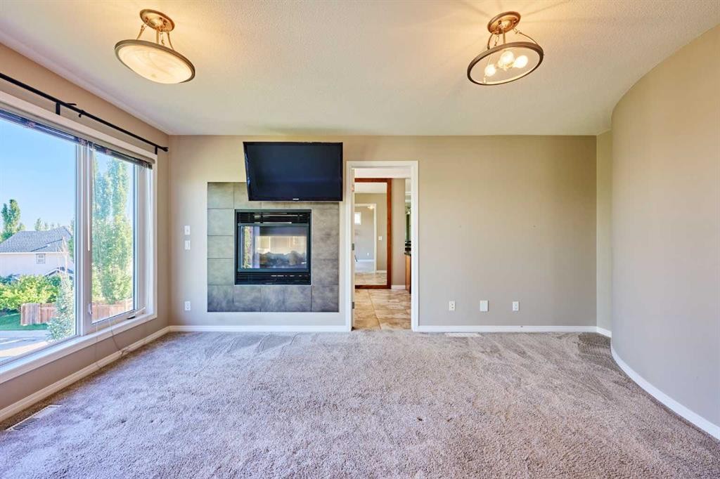 32 Evercreek Bluffs Crescent Sw, Calgary, AB