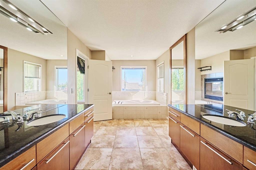 32 Evercreek Bluffs Crescent Sw, Calgary, AB