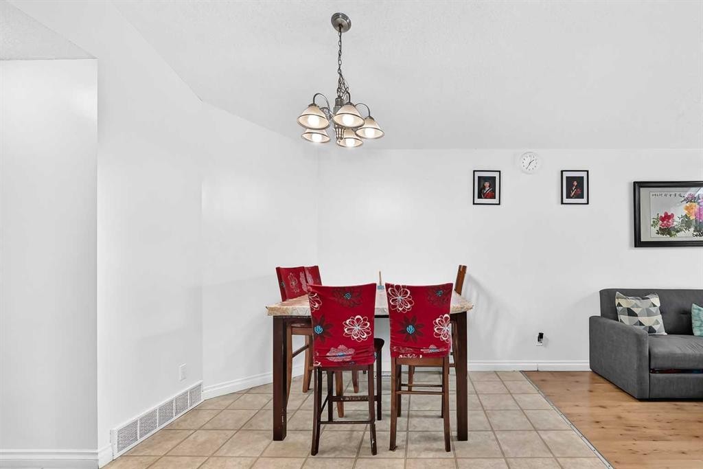 1062 Bridlemeadows Manor Sw, Calgary, AB