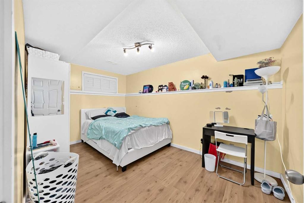 1062 Bridlemeadows Manor Sw, Calgary, AB
