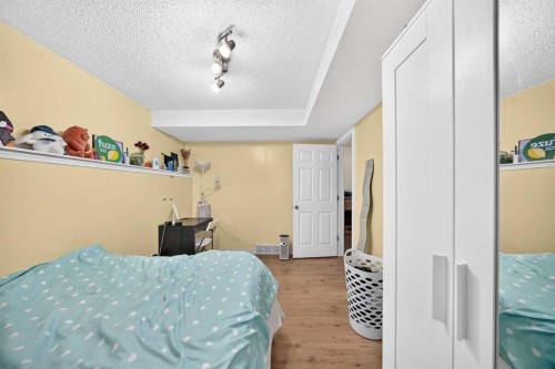 1062 Bridlemeadows Manor Sw, Calgary, AB 