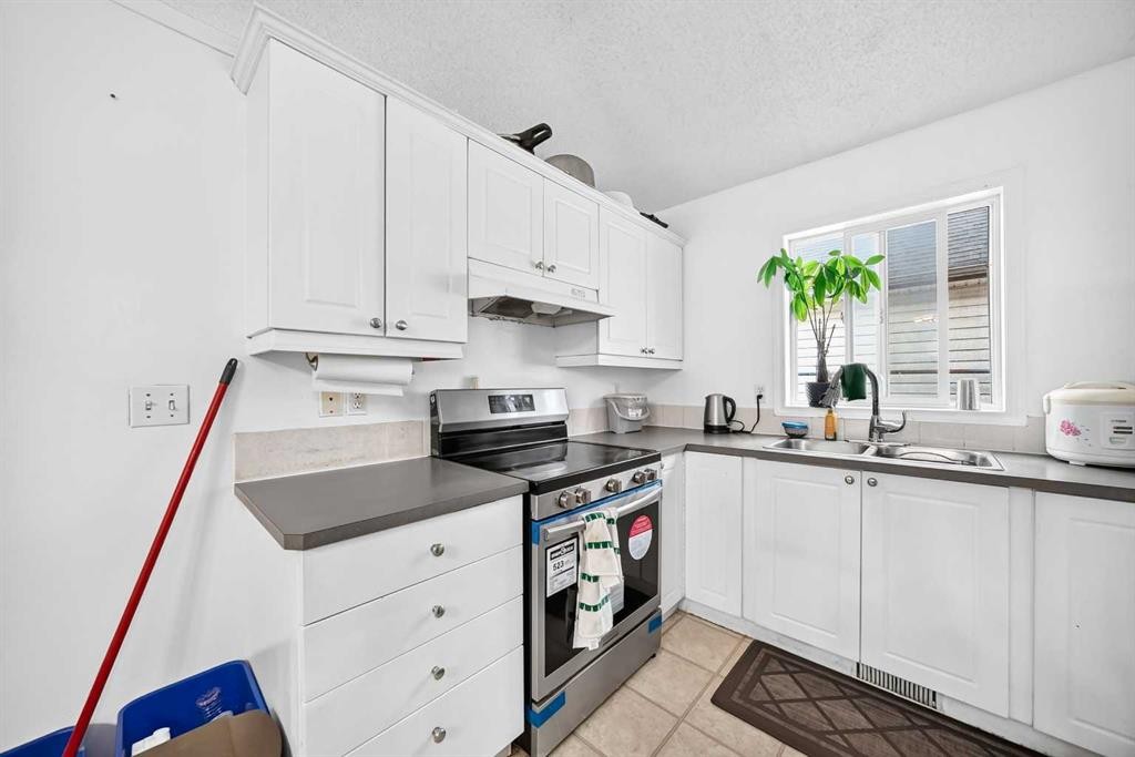 1062 Bridlemeadows Manor Sw, Calgary, AB