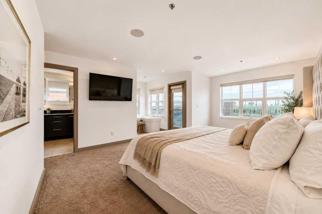 701 Aspen Meadows Hill Sw, Calgary, AB