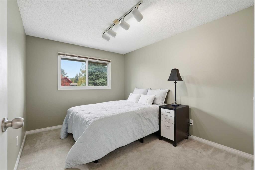 11 Edgemont Rise Nw, Calgary, AB
