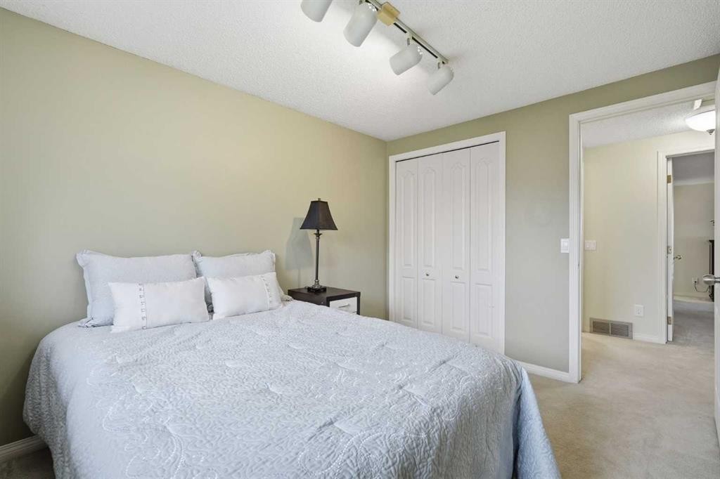 11 Edgemont Rise Nw, Calgary, AB