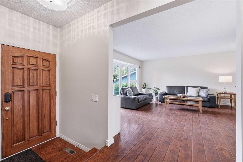 11 Edgemont Rise Nw, Calgary, AB