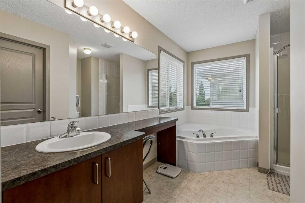 202 Royal Birch Heath Nw, Calgary, AB