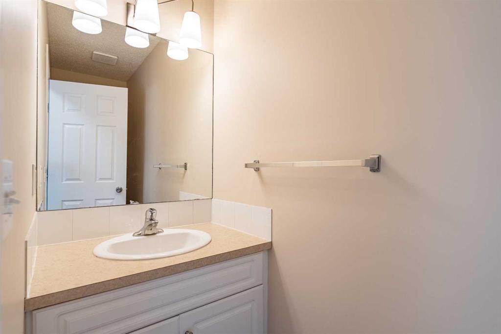 7415 26A Street Se, Calgary, AB