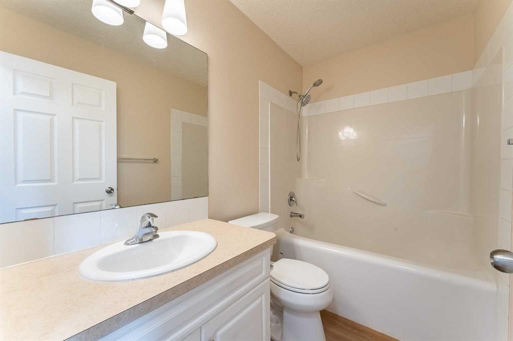 7415 26A Street Se, Calgary, AB