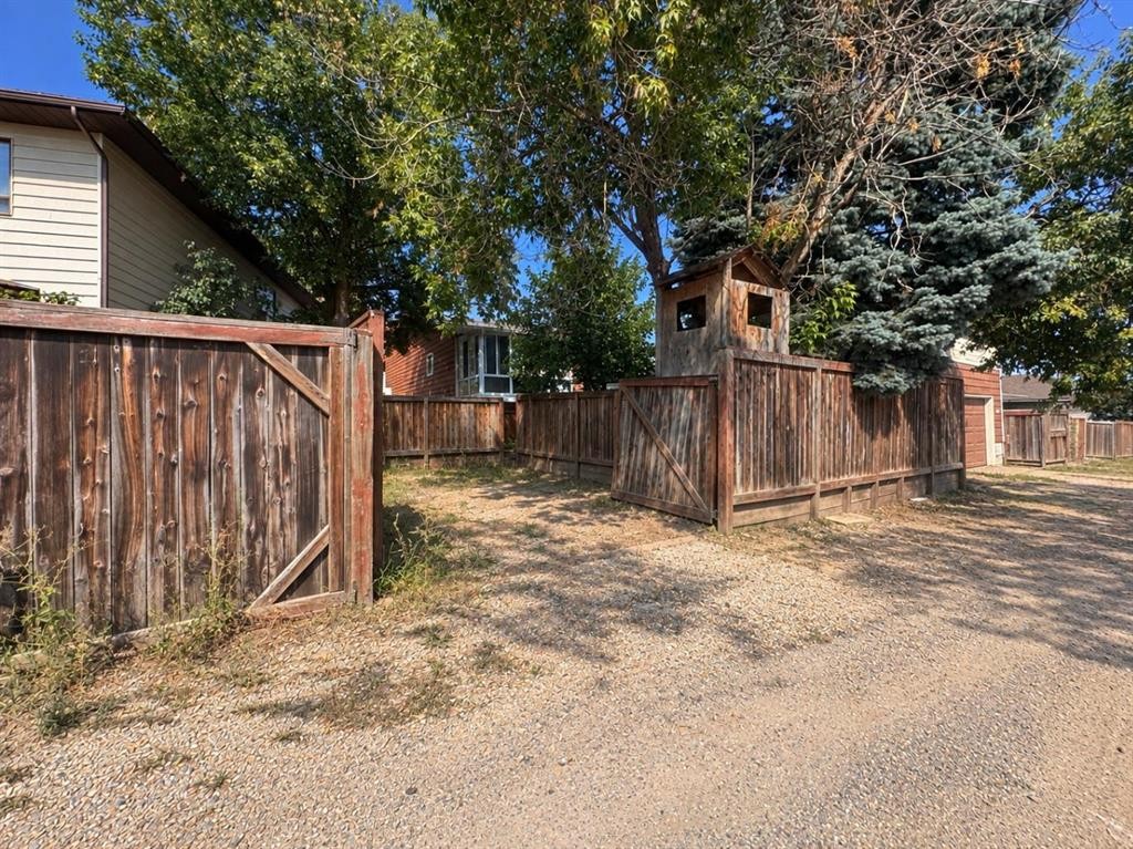 27 Castlebrook Court Ne, Calgary, AB