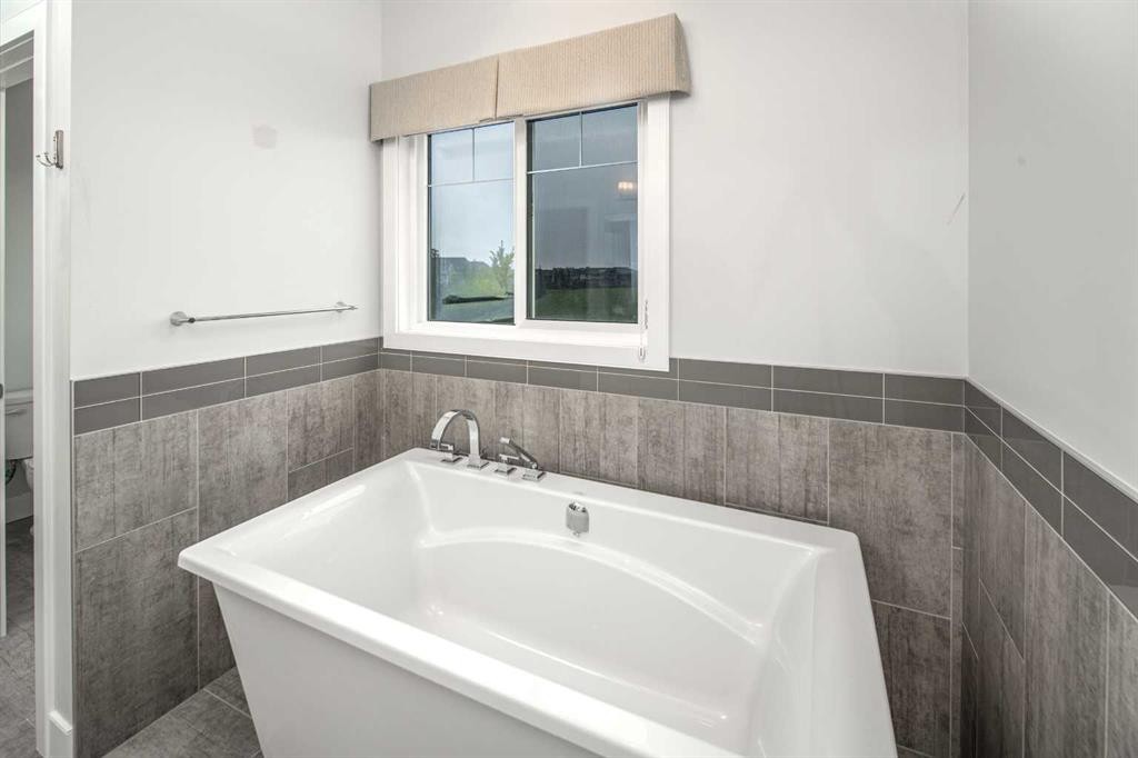 282 Masters Avenue Se, Calgary, AB