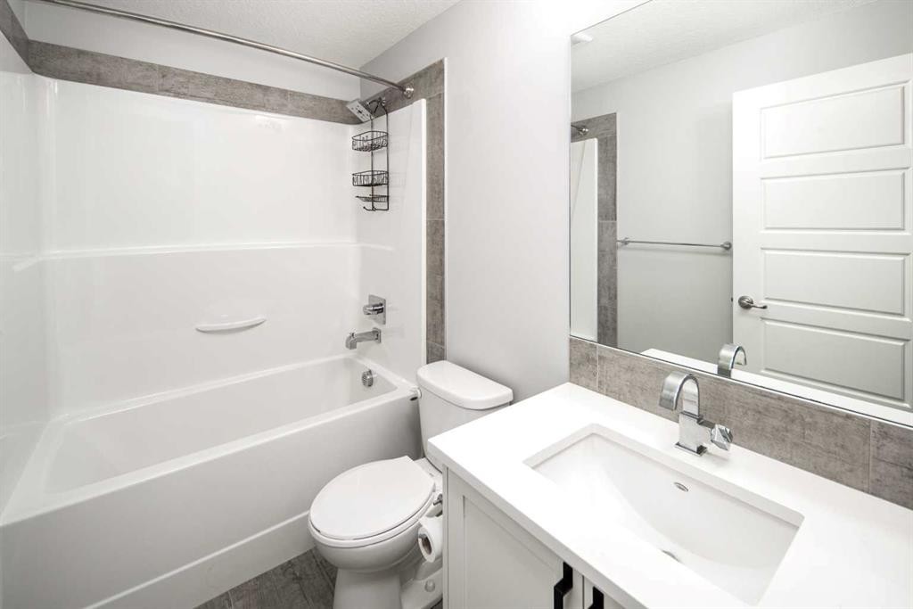 282 Masters Avenue Se, Calgary, AB