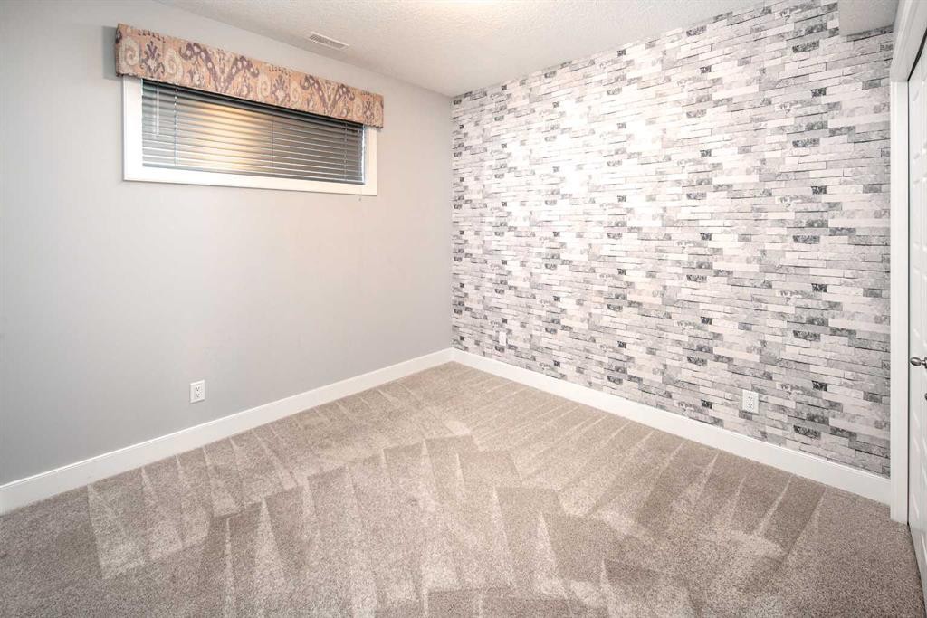 282 Masters Avenue Se, Calgary, AB