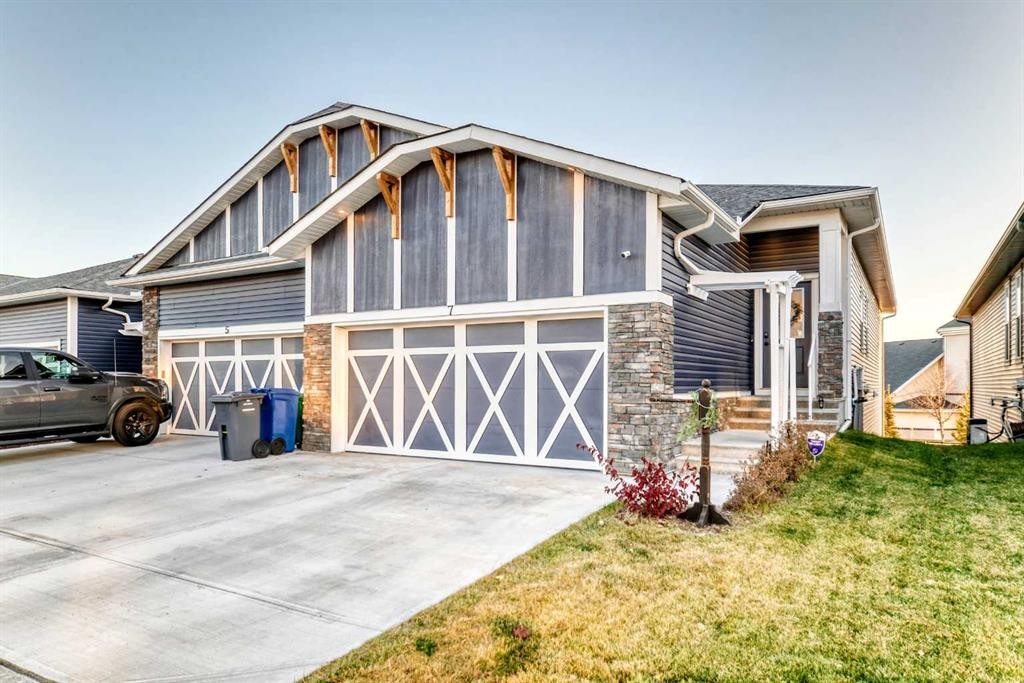 7 Wolf Crescent, Okotoks, AB