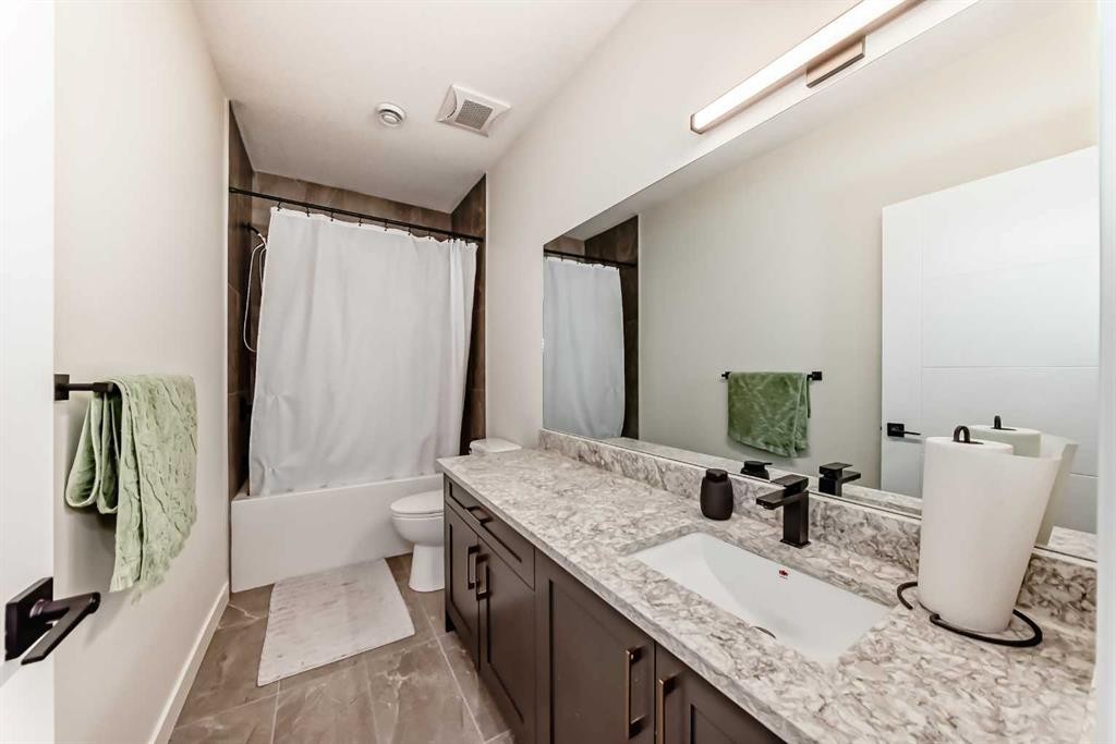 7 Wolf Crescent, Okotoks, AB