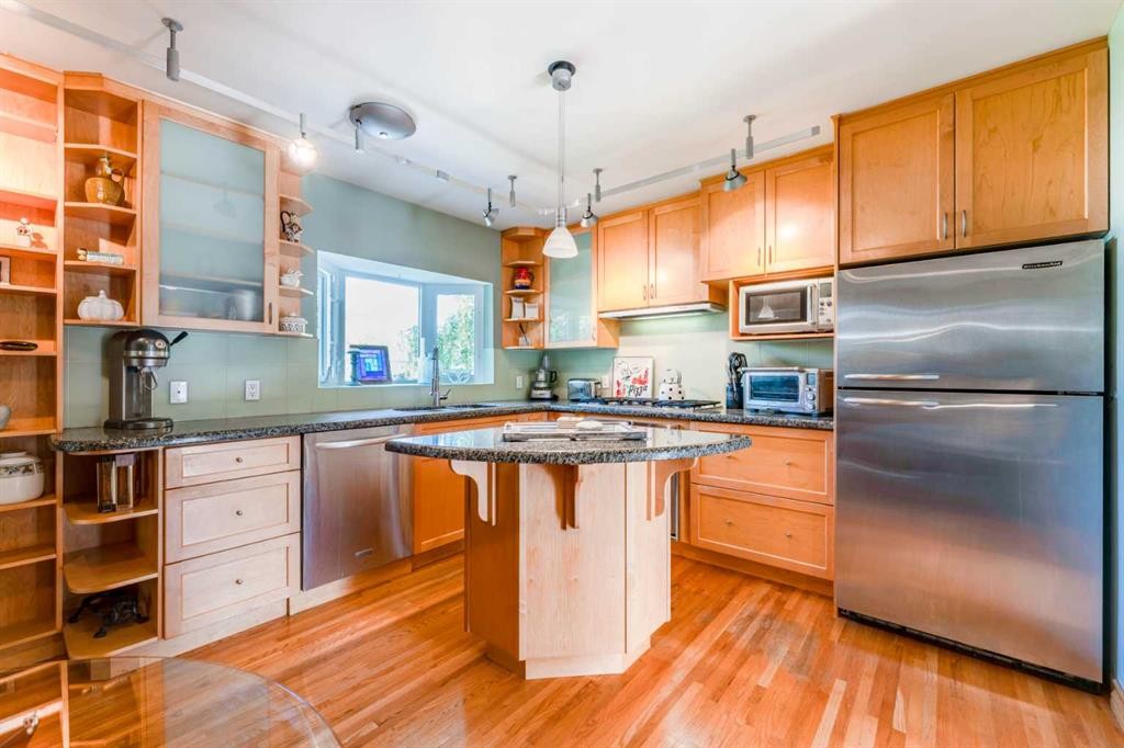52 Windermere Road Sw, Calgary, AB