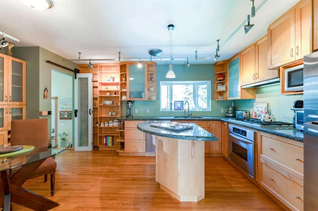 52 Windermere Road Sw, Calgary, AB