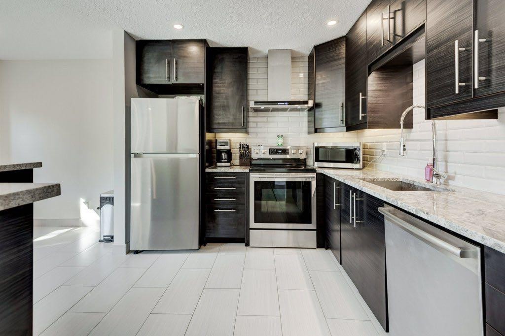155 Bracewood Way Sw, Calgary, AB