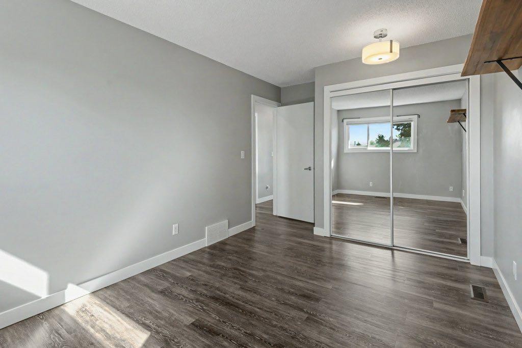 155 Bracewood Way Sw, Calgary, AB