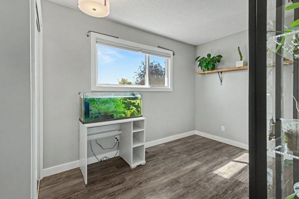 155 Bracewood Way Sw, Calgary, AB