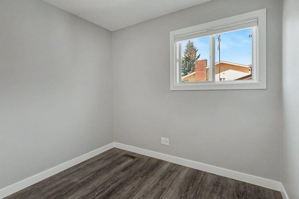 155 Bracewood Way Sw, Calgary, AB