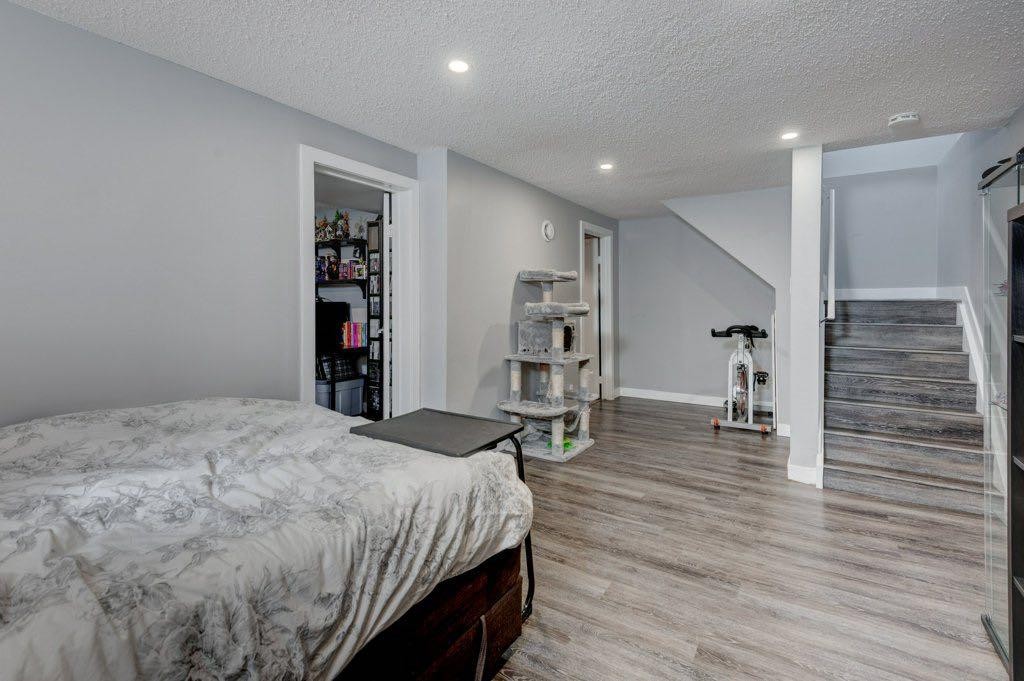 155 Bracewood Way Sw, Calgary, AB