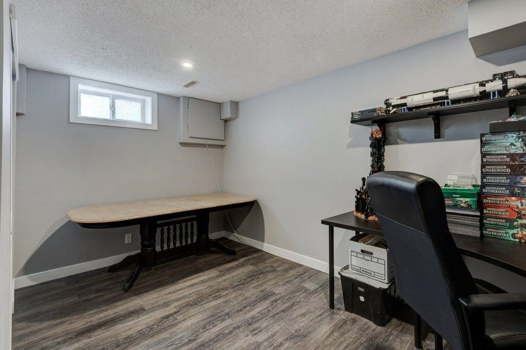 155 Bracewood Way Sw, Calgary, AB
