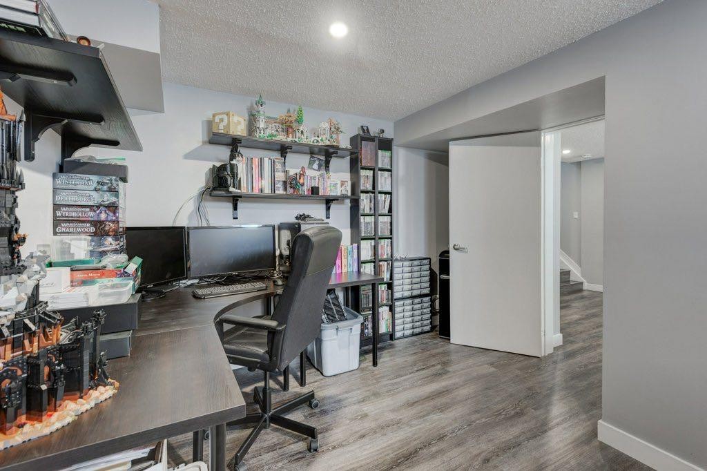 155 Bracewood Way Sw, Calgary, AB