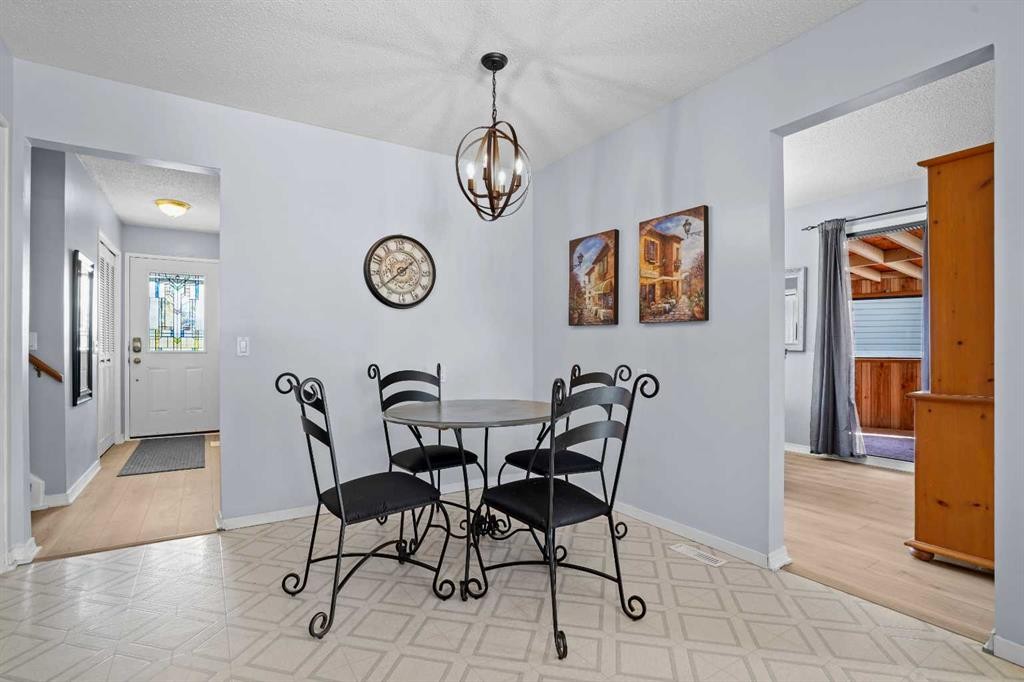 147 Manora Hill Ne, Calgary, AB