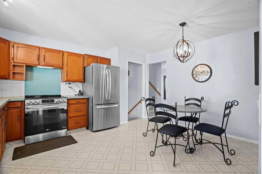 147 Manora Hill Ne, Calgary, AB