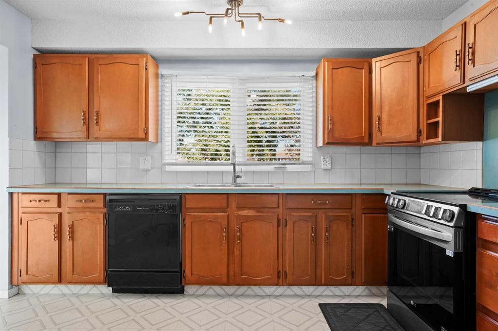 147 Manora Hill Ne, Calgary, AB
