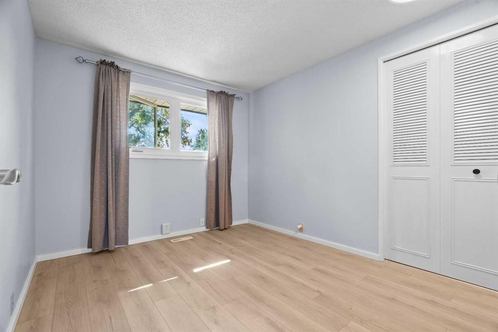 147 Manora Hill Ne, Calgary, AB