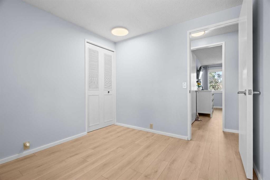 147 Manora Hill Ne, Calgary, AB