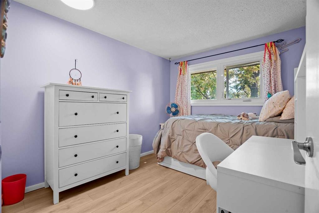 147 Manora Hill Ne, Calgary, AB