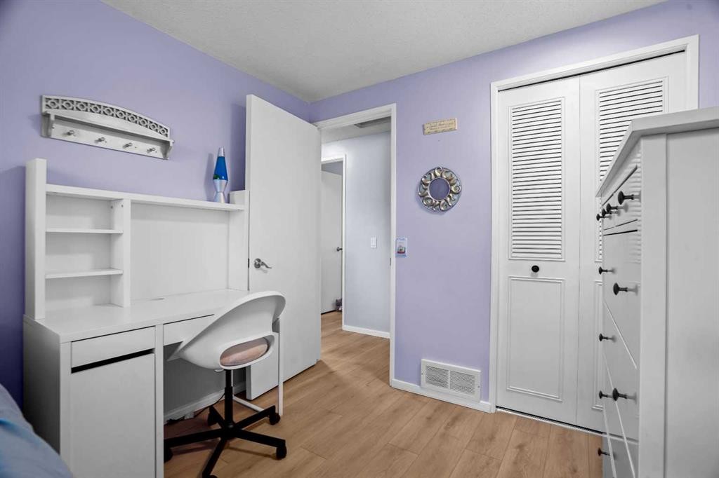 147 Manora Hill Ne, Calgary, AB