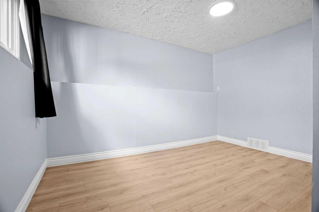 147 Manora Hill Ne, Calgary, AB