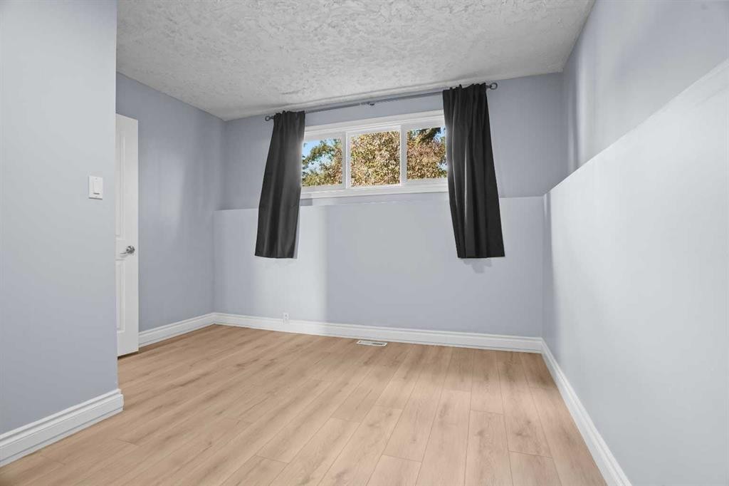 147 Manora Hill Ne, Calgary, AB