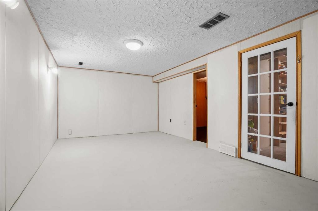 147 Manora Hill Ne, Calgary, AB