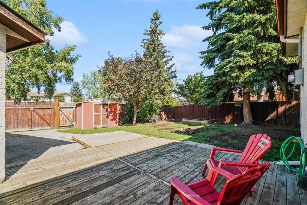147 Manora Hill Ne, Calgary, AB