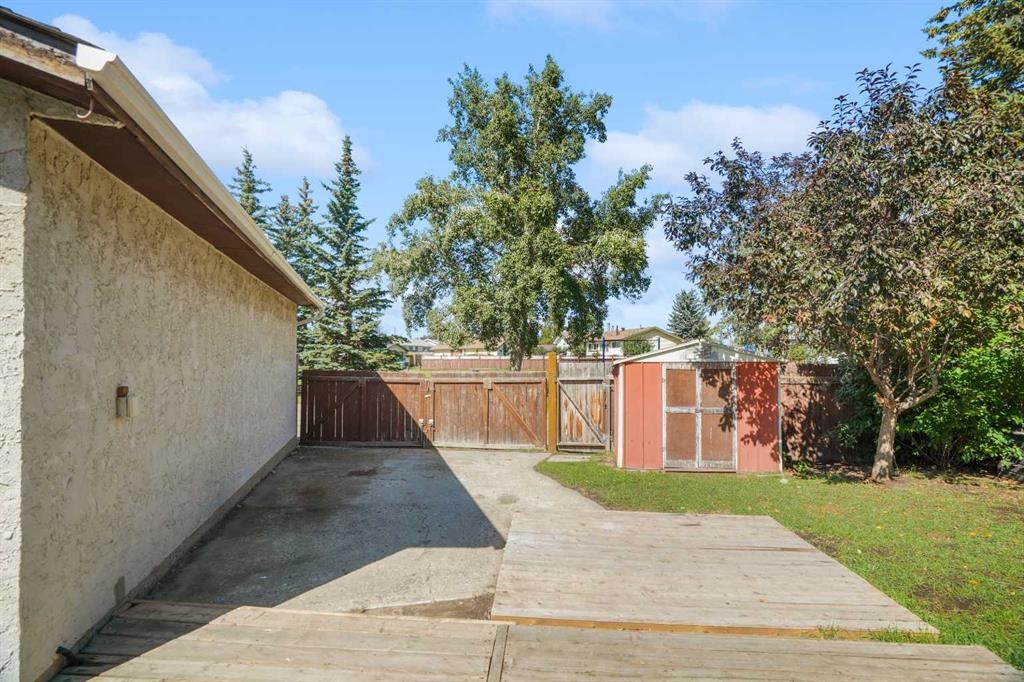147 Manora Hill Ne, Calgary, AB