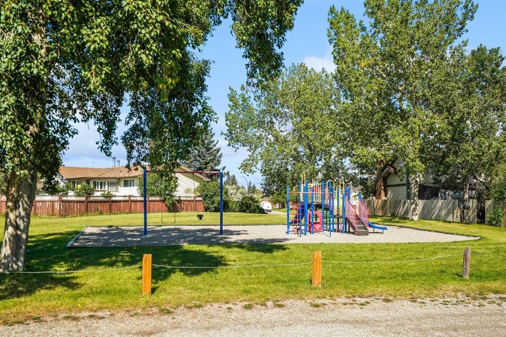 147 Manora Hill Ne, Calgary, AB