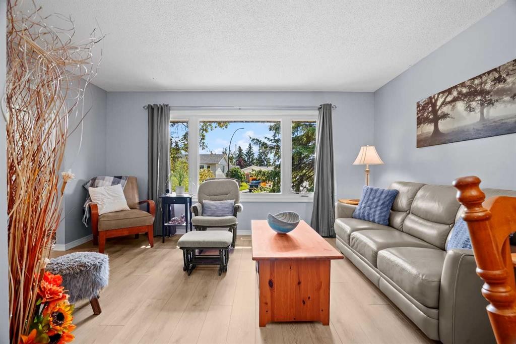 147 Manora Hill Ne, Calgary, AB