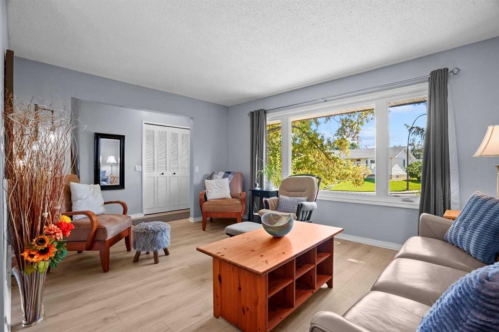 147 Manora Hill Ne, Calgary, AB
