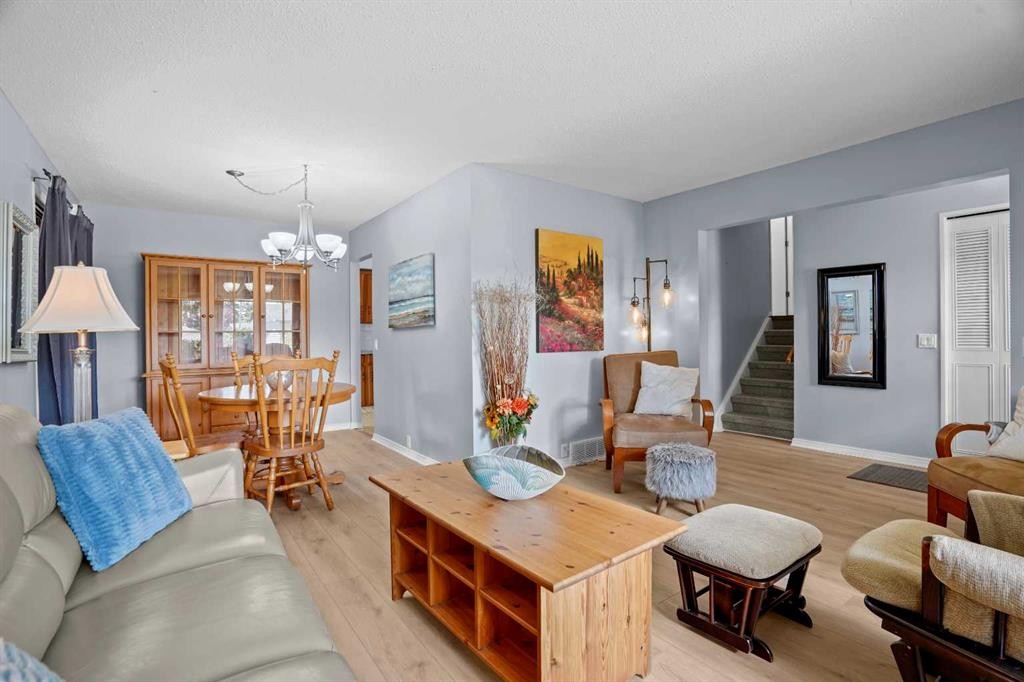 147 Manora Hill Ne, Calgary, AB