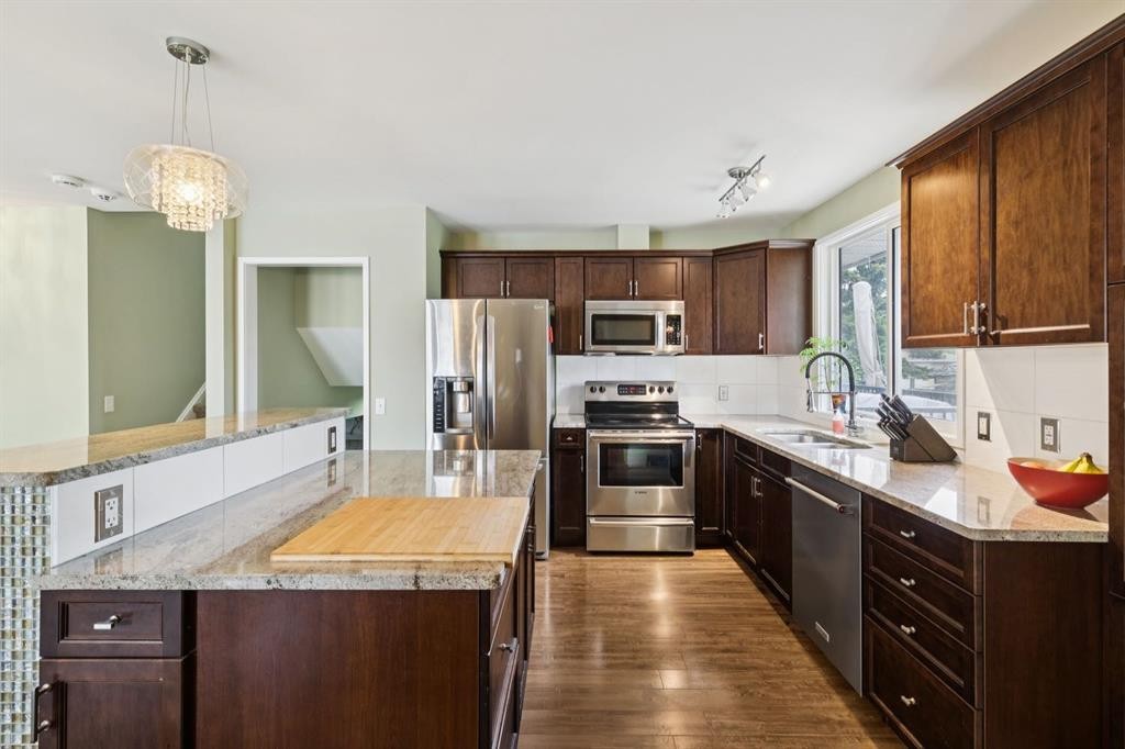 28 Cantrell Bay Sw, Calgary, AB