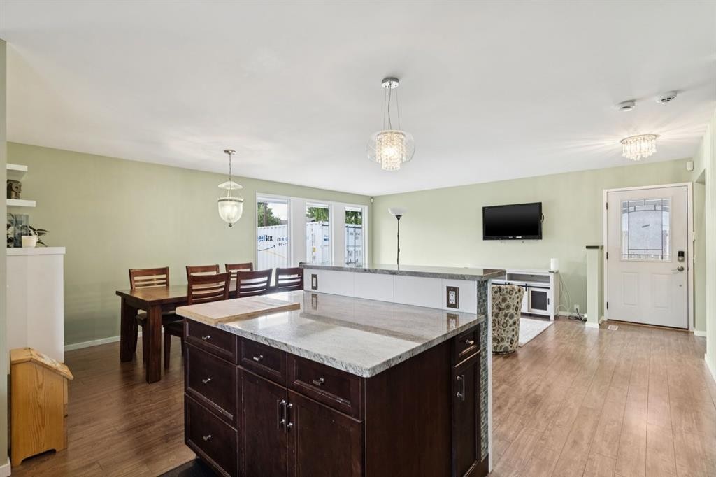 28 Cantrell Bay Sw, Calgary, AB
